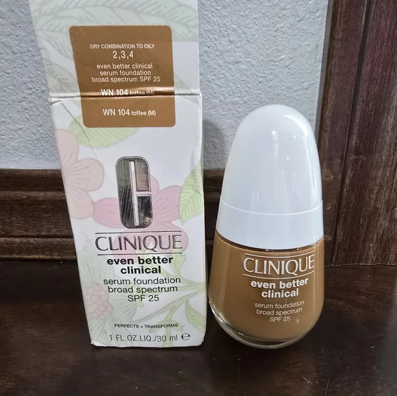 Clinique Even Better Clinical Serum Foundation SPF 25 WN 104 Toffee - Picture 5 of 5